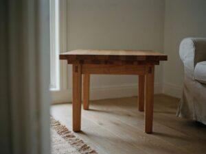 drewniany stolik kawowy artisan  